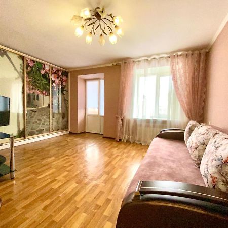 Apartpoltava Центр Полтави, Простора Та Зручна Квартира Біля Пует, 2-Окремі Кімнати, Звітна Документація Для Відрядження Luaran gambar