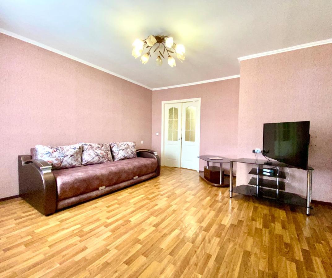 Apartpoltava Центр Полтави, Простора Та Зручна Квартира Біля Пует, 2-Окремі Кімнати, Звітна Документація Для Відрядження Luaran gambar
