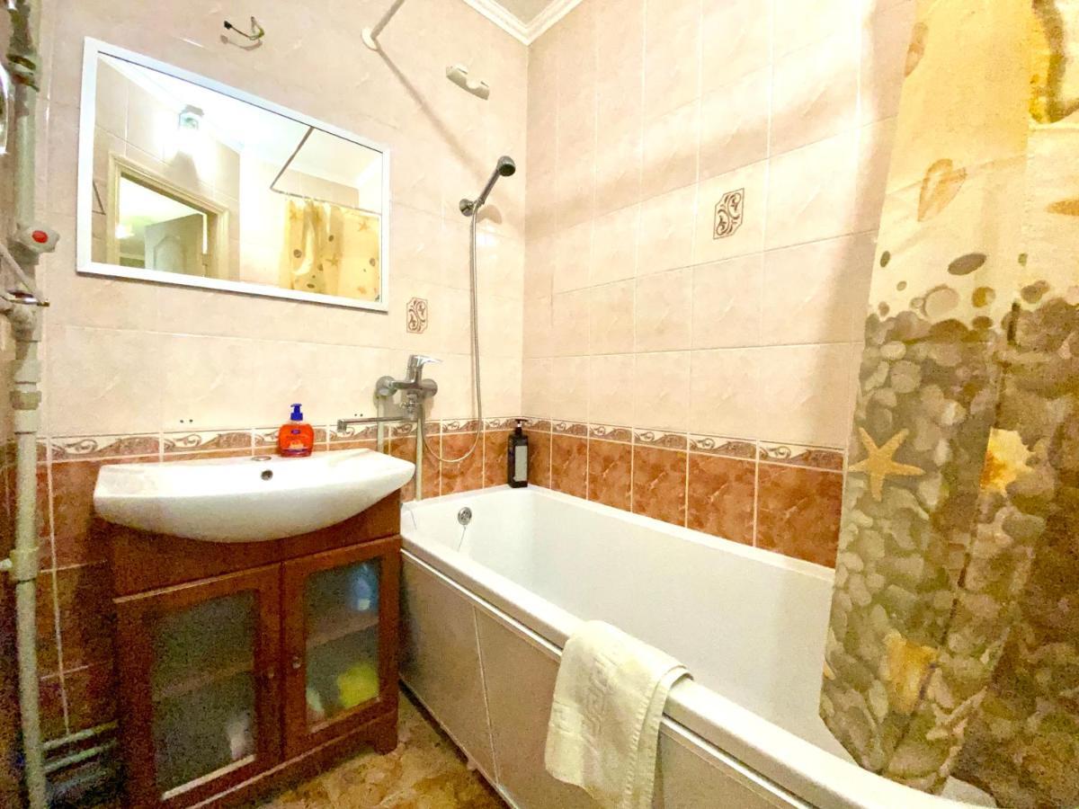 Apartpoltava Центр Полтави, Простора Та Зручна Квартира Біля Пует, 2-Окремі Кімнати, Звітна Документація Для Відрядження Luaran gambar